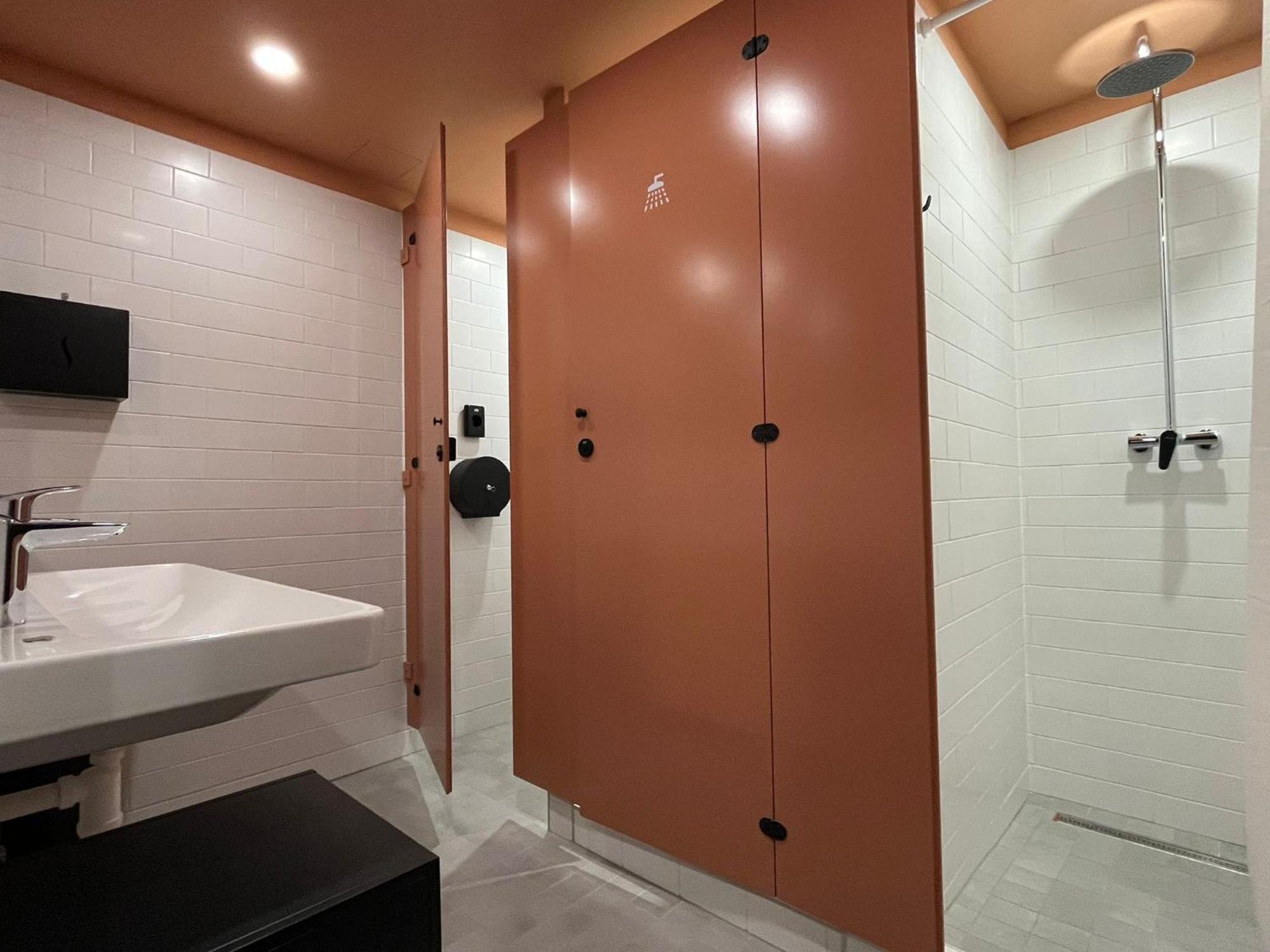Izy Stay Hostel Bratislava Exterior photo