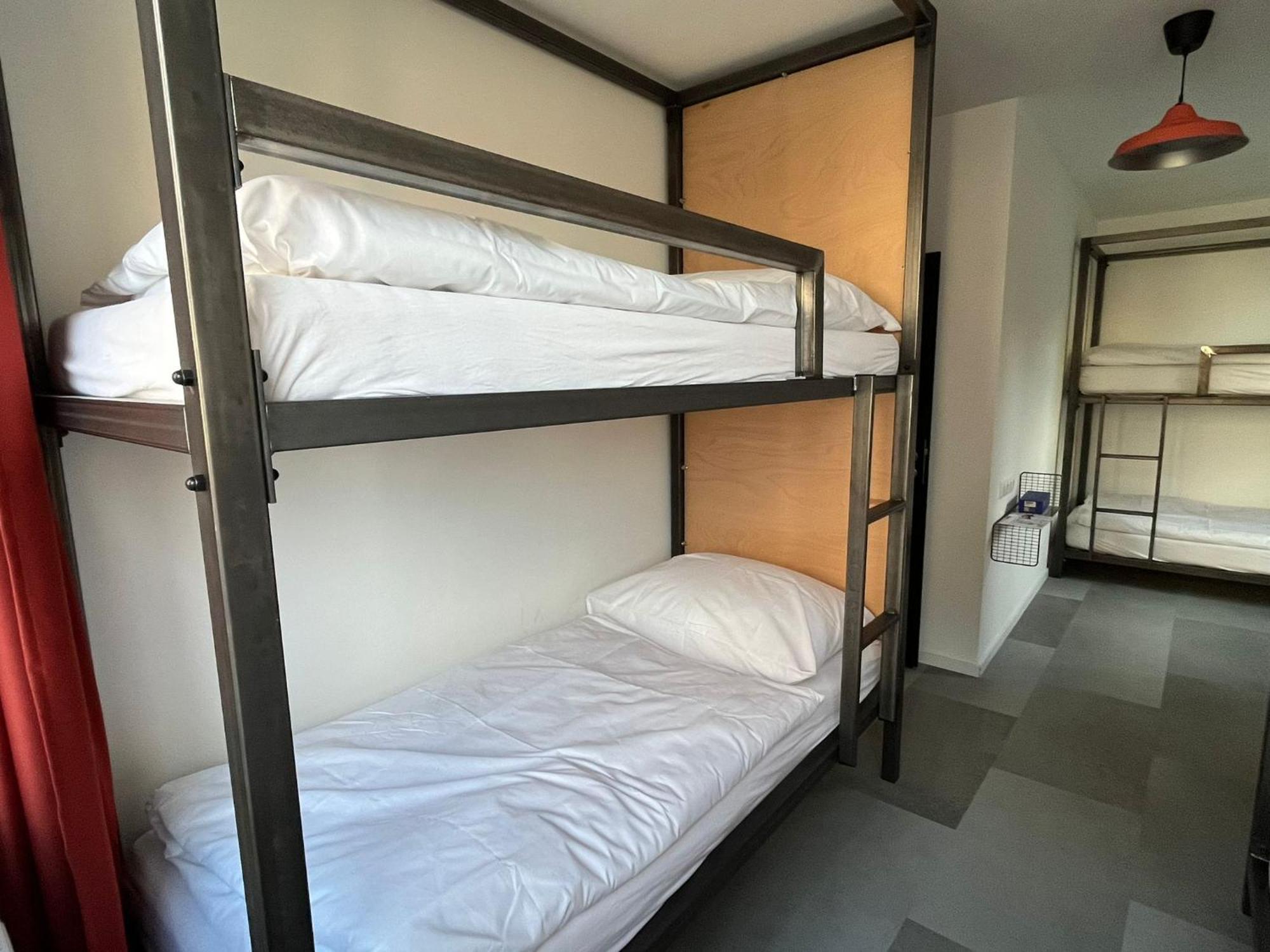 Izy Stay Hostel Bratislava Exterior photo