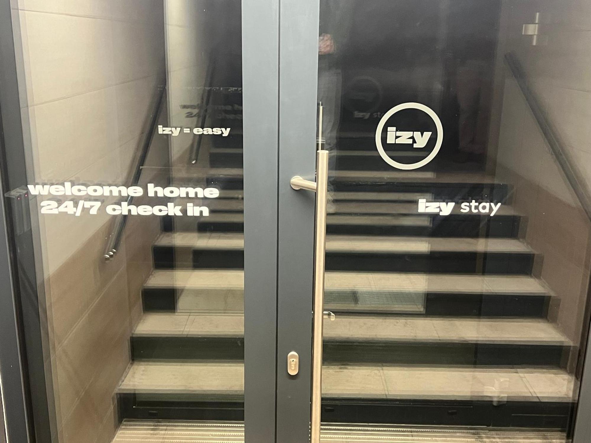 Izy Stay Hostel Bratislava Exterior photo